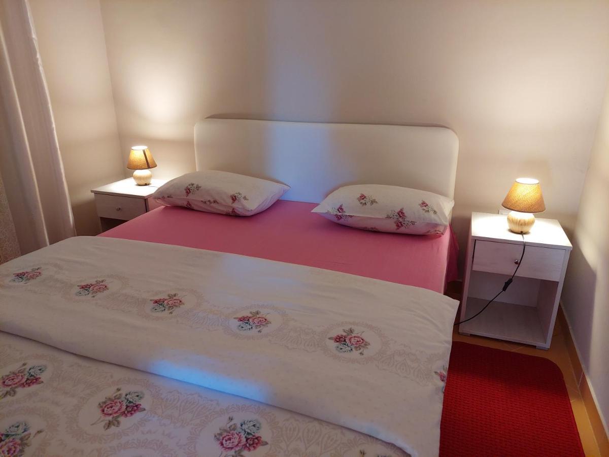 Apartment Helena Airport Podgorica Bagian luar foto